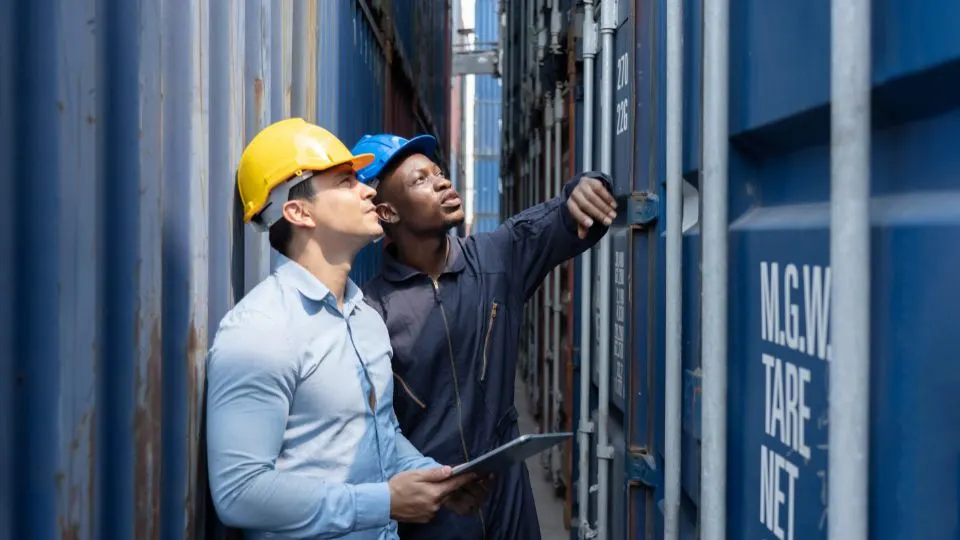 Navigating Customs Clearance: A Guide for Freight Forwarders