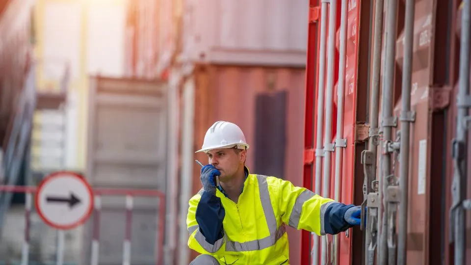 Top 8 Challenges Freight Forwarders Facing in the UAE and How to Overcome Them